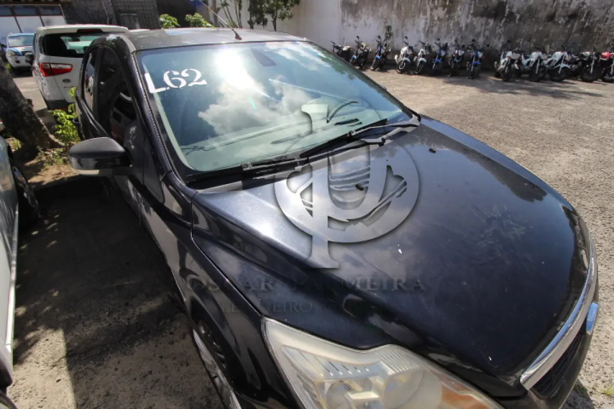 LOTE 062 - VEÍCULO; MARCA/MODELO: I/FORD FOCUS 2L FC FLEX FAB/MOD: 2012/2013 PLACA: OKZ9049 CHASSI: 8AFTZZFFCDJ079193