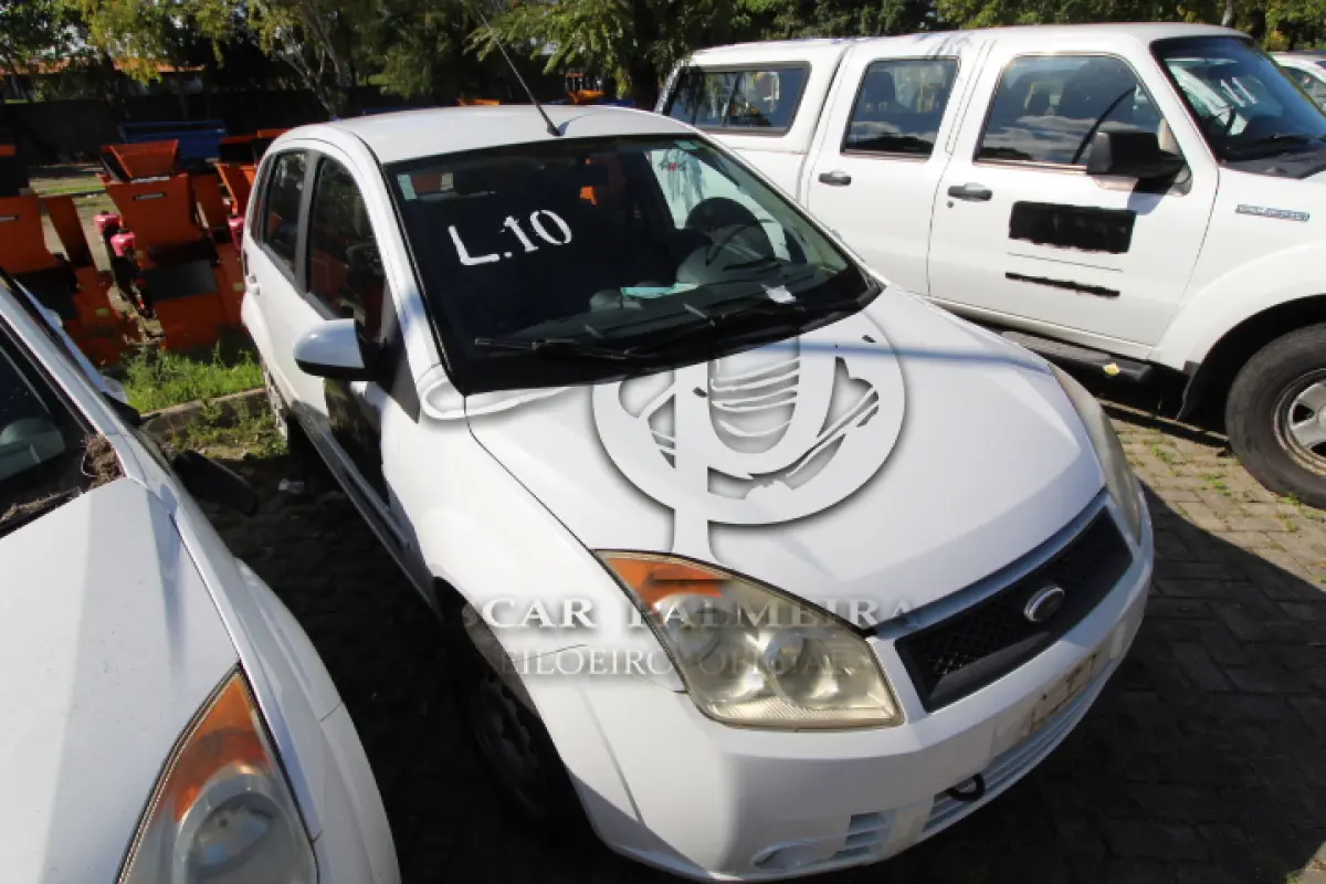 LOTE 010 - VEÍCULO: MARCA/MODELO: FORD/FIESTA 1.6 FLEX; FAB/MOD: 2009/2009; PLACA: JSL4685; CHASSI: 9BFZF55P098434254