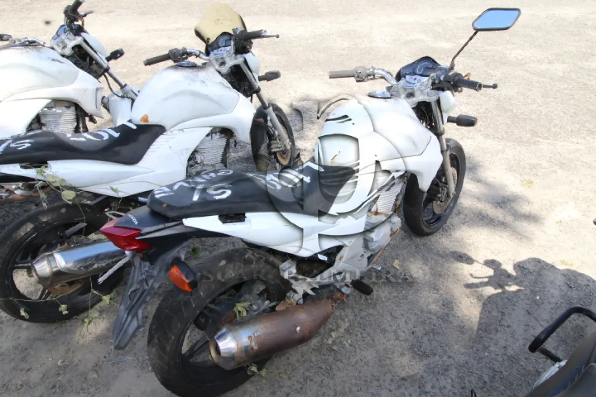 LOTE 108 - VEÍCULO; MARCA/MODELO: HONDA/CB 300R FAB/MOD: 2012/2012 PLACA: OLC8170 CHASSI: 9C2NC4310CR070467