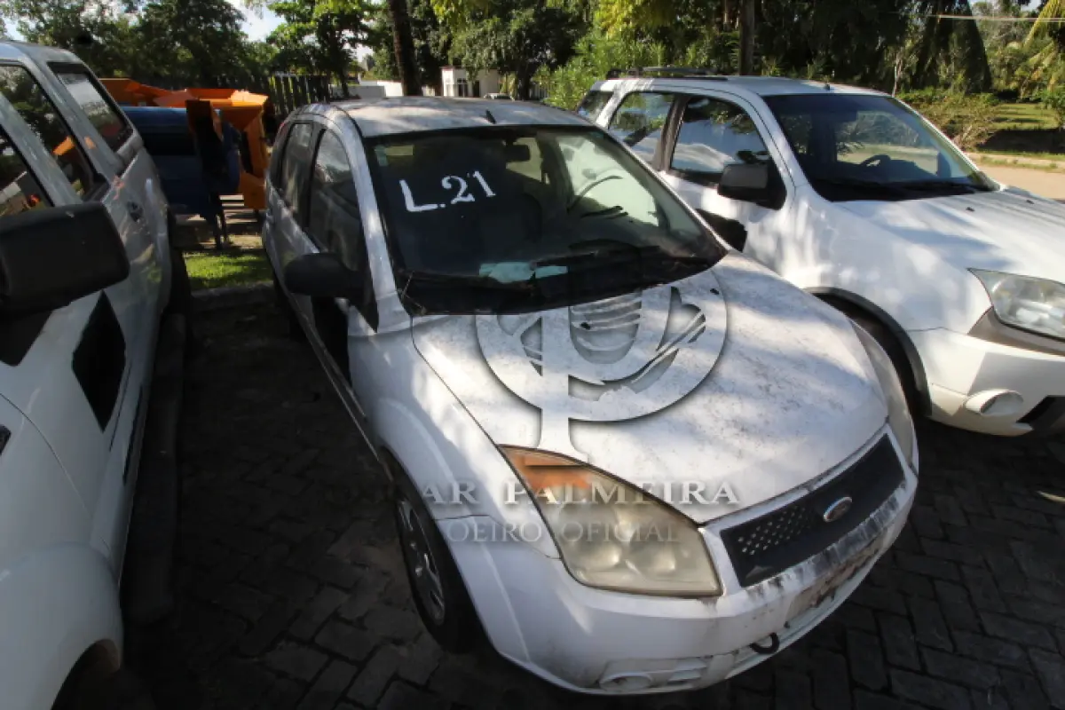 LOTE 021 - VEÍCULO: MARCA/MODELO: FORD/FIESTA 1.6 FLEX; FAB/MOD: 2009/2009; PLACA: JSL3666; CHASSI: 9BFZF55P598434217