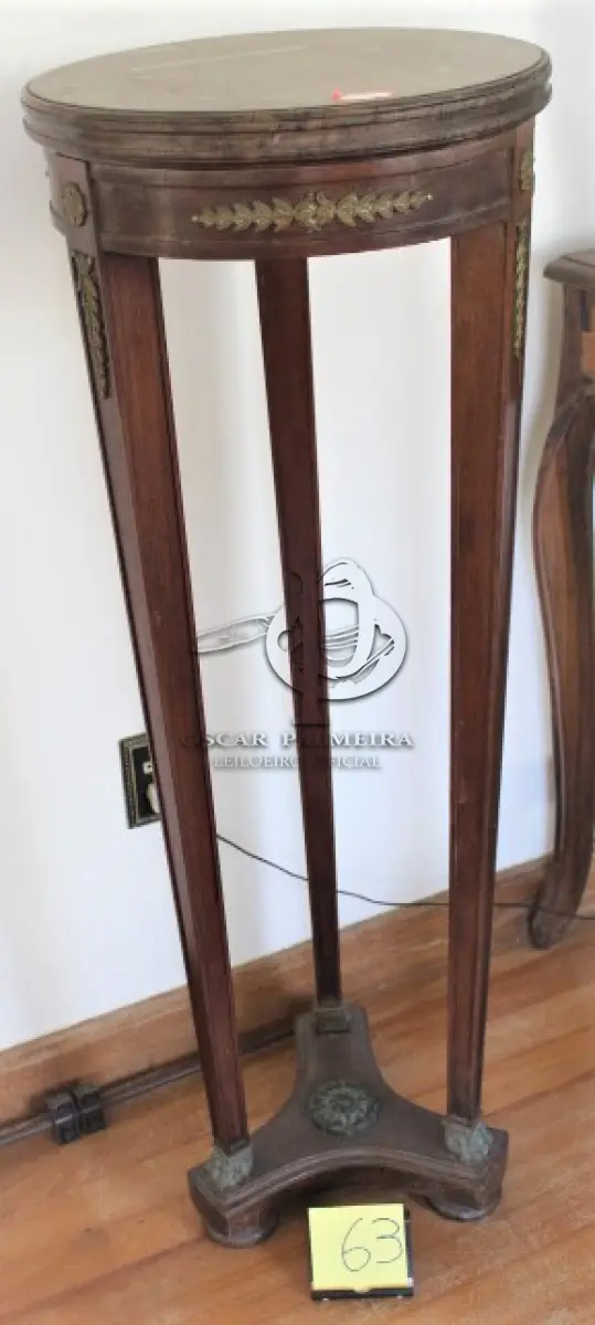 LOTE 063 - APARADOR