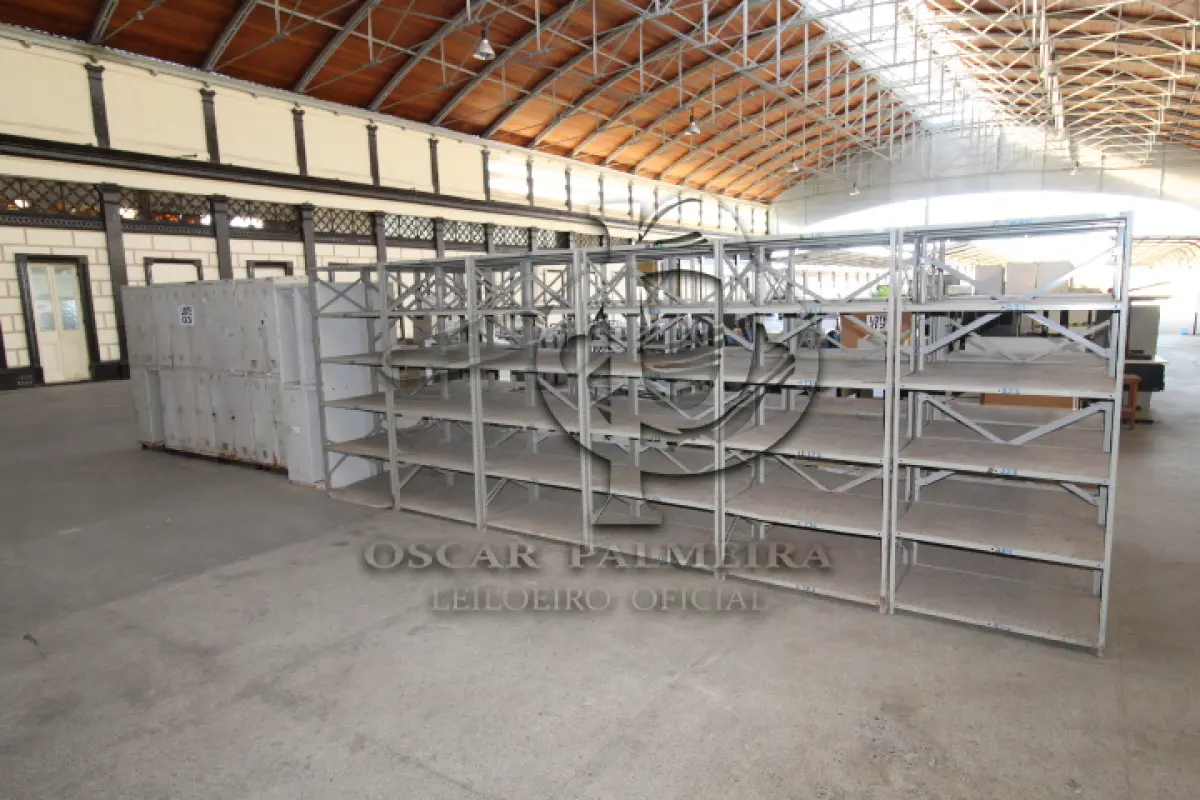 LOTE 003 - DIVERSOS MATERIAIS DE ESCRITÓRIO COMPOSTO DE: ARQUIVOS DE AÇO, ESTANTES DE AÇO, ARMÁRIOS TIPO GUARDA ROUPAS EM AÇO