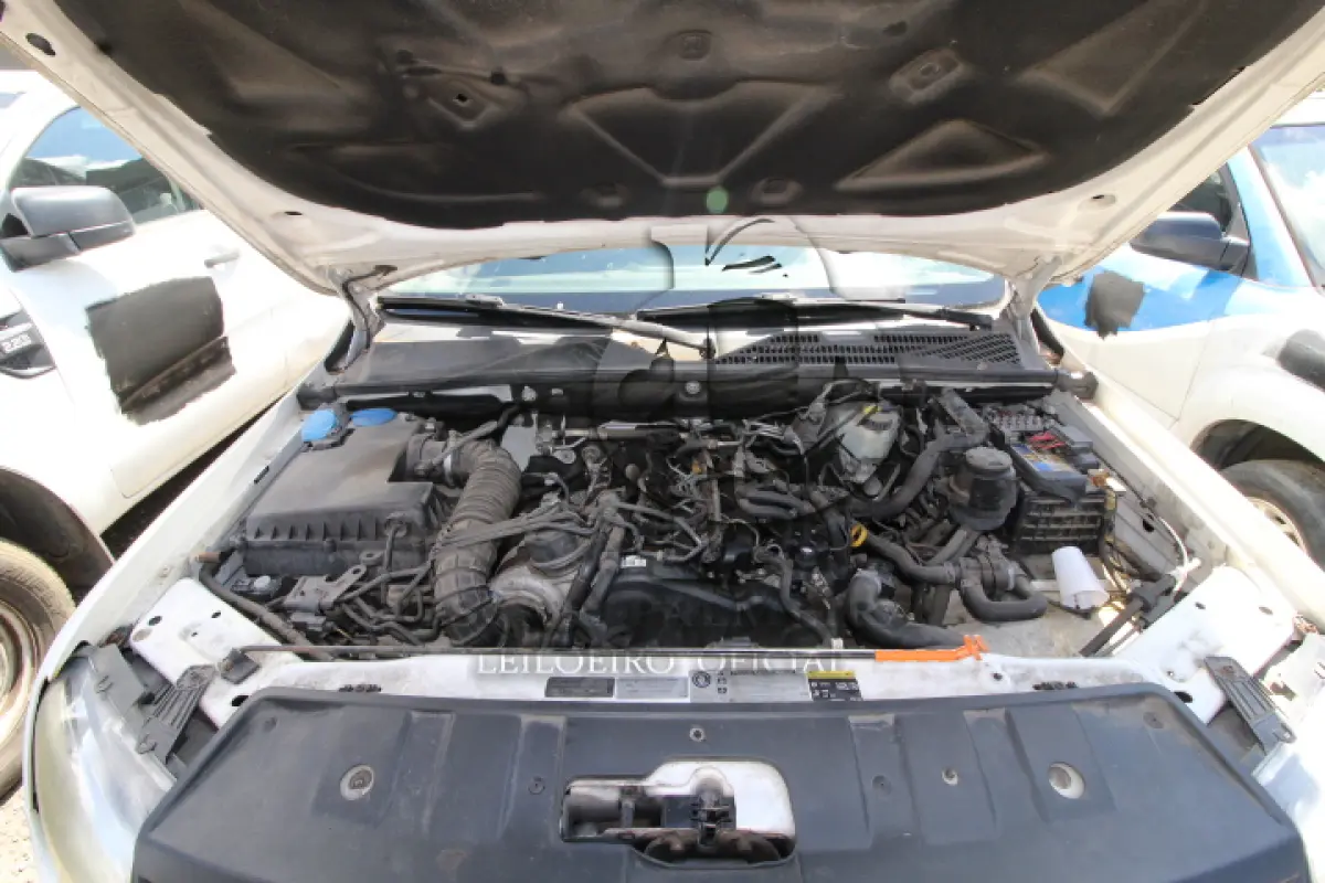 LOTE 121 - VEÍCULO; MARCA/MODELO: I/VW AMAROK CD 4X4 SE FAB/MOD: 2013/2014 PLACA: OZI4867 CHASSI: WV1DB42H8EA028416