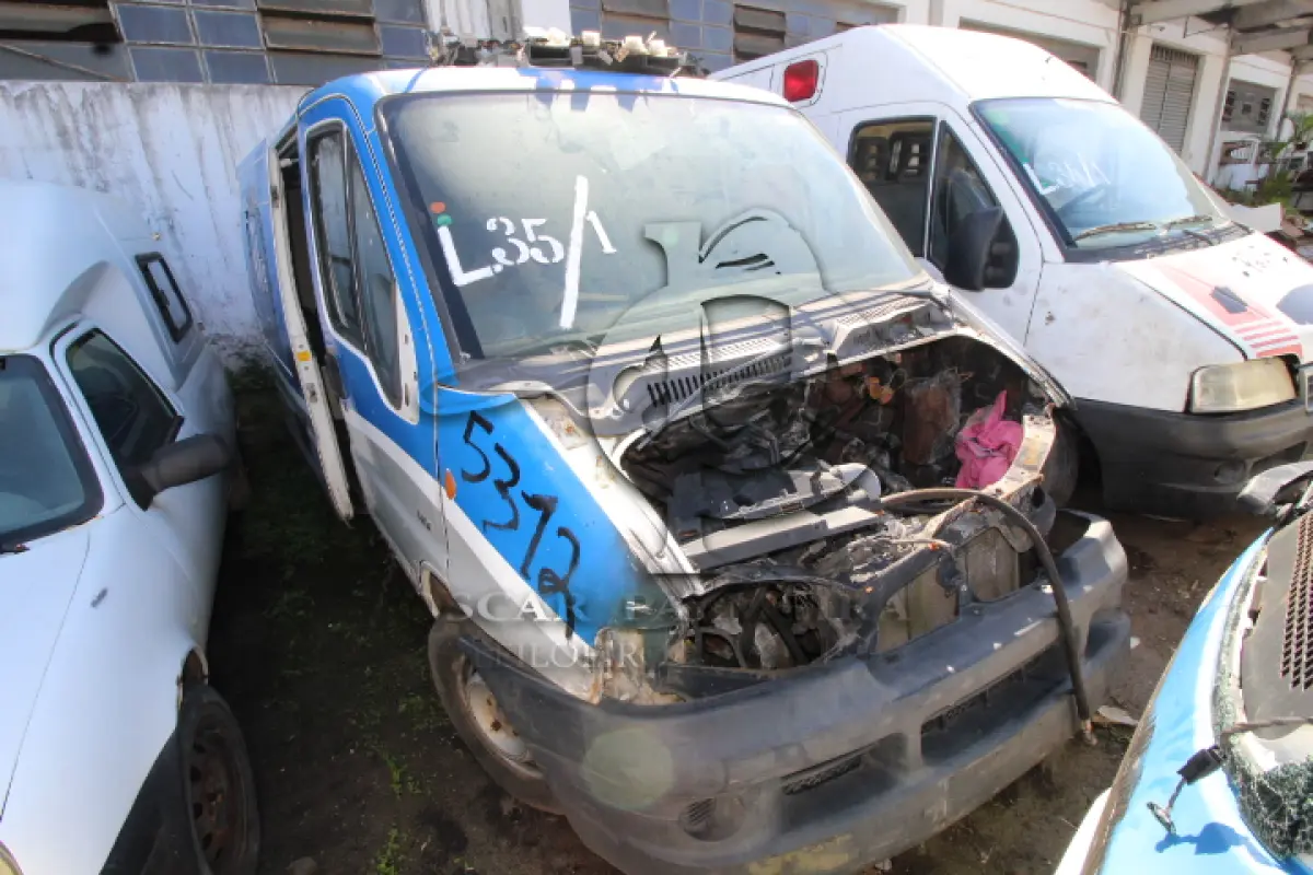 LOTE 035 - SUCATA DE VEÍCULOS:   BOXER F330M 23S, CHASSI 936ZBWMFBD2105312    SPIN 1.8L MT LS E, CHASSI 9BGJG7520HB120399