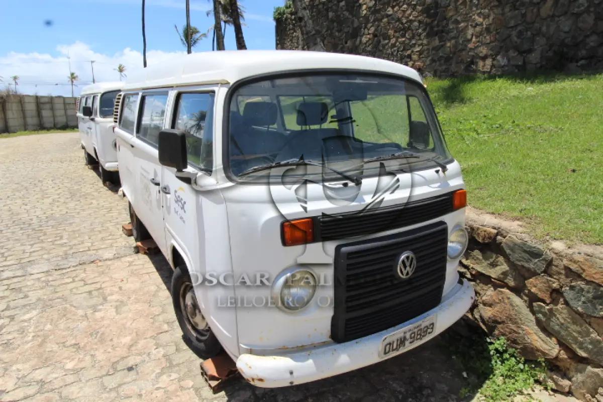 LOTE 012 - VEÍCULO - VW KOMBI, ANO/MOD 2013/2014.