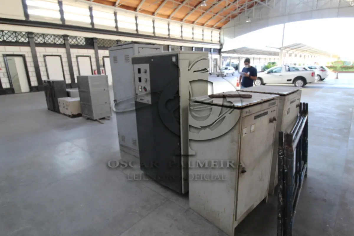 LOTE 001 - DIVERSOS MATERIAIS ELÉTRICOS COMPOSTO DE:  CARREGADORES DE BATERIA, RETIFICADORES, SISTEMA ESTABILIZADOR