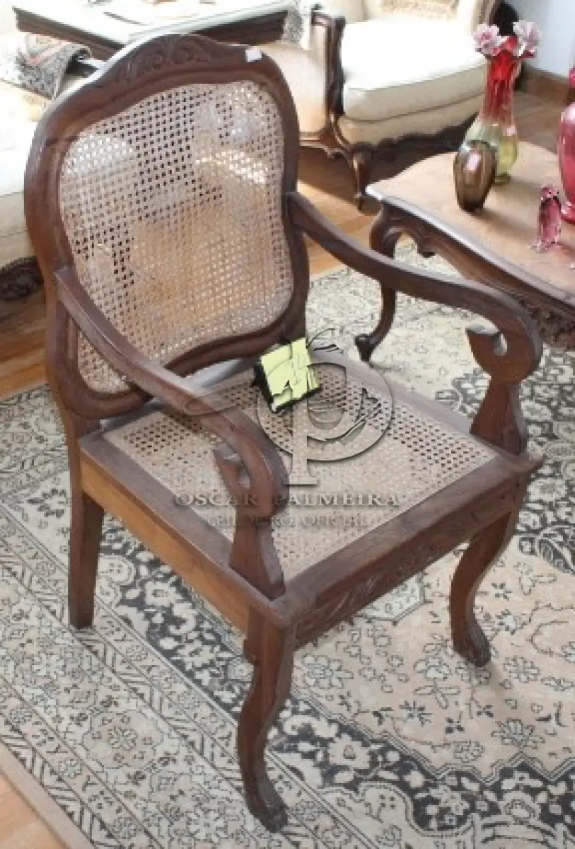 LOTE 014 - CADEIRA
