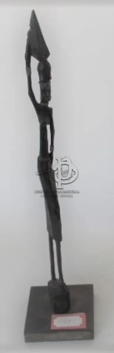 LOTE 057 - ESCULTURA