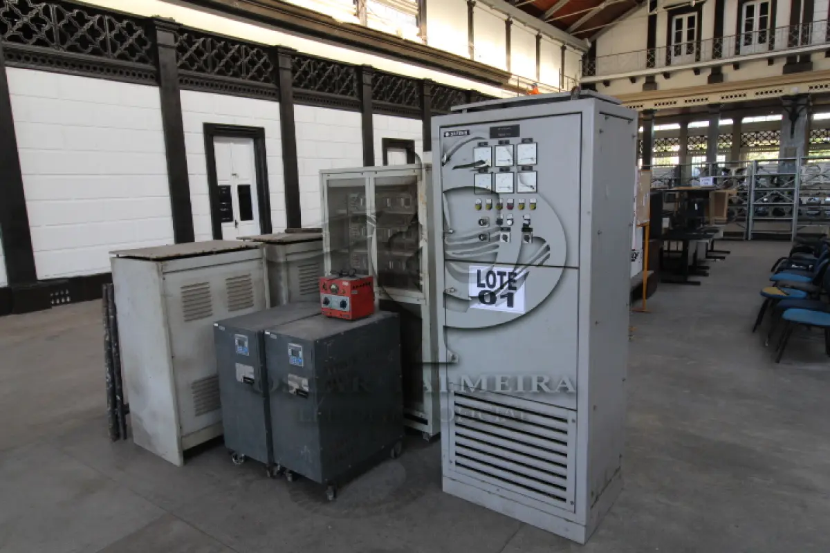 LOTE 001 - DIVERSOS MATERIAIS ELÉTRICOS COMPOSTO DE:  CARREGADORES DE BATERIA, RETIFICADORES, SISTEMA ESTABILIZADOR