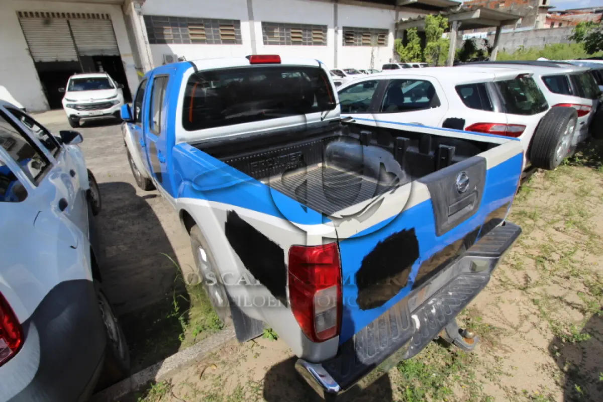 LOTE 065 - VEÍCULO; MARCA/MODELO: NISSAN/FRONTIER XE 4X2 FAB/MOD: 2012/2013 PLACA: OKI1181 CHASSI: 94DVCGD40DJ264189