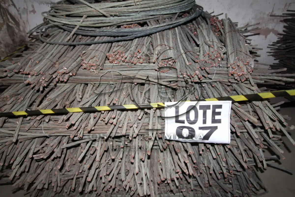 LOTE 007 - DIVERSOS MATERIAIS DE COBRE COMPOSTO DE: CABOS MENSAGEIROS, FIOS DE COBRE, FIOS DE CONTATO