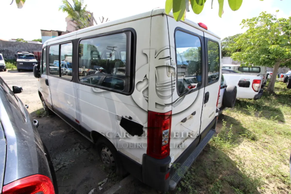 LOTE 050 - VEÍCULO; MARCA/MODELO: PEUGEOT/BOXER M330M 2.3 FAB/MOD: 2014/2014 PLACA: OZE4710 CHASSI: 936ZBWMMBE2133263