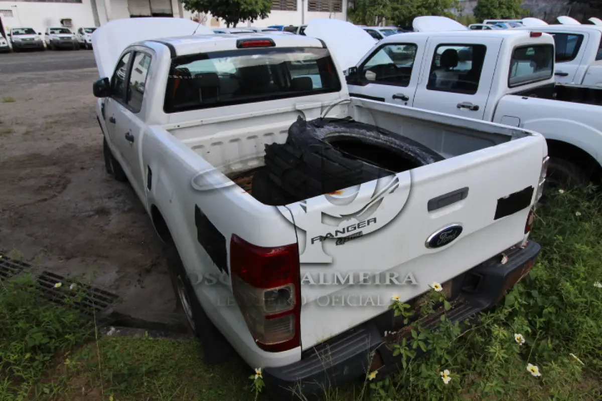 LOTE 117 - VEÍCULO; MARCA/MODELO: I/FORD RANGER XL CD4 22 FAB/MOD: 2012/2013 PLACA: OKY9513 CHASSI: 8AFAR23J5DJ068491