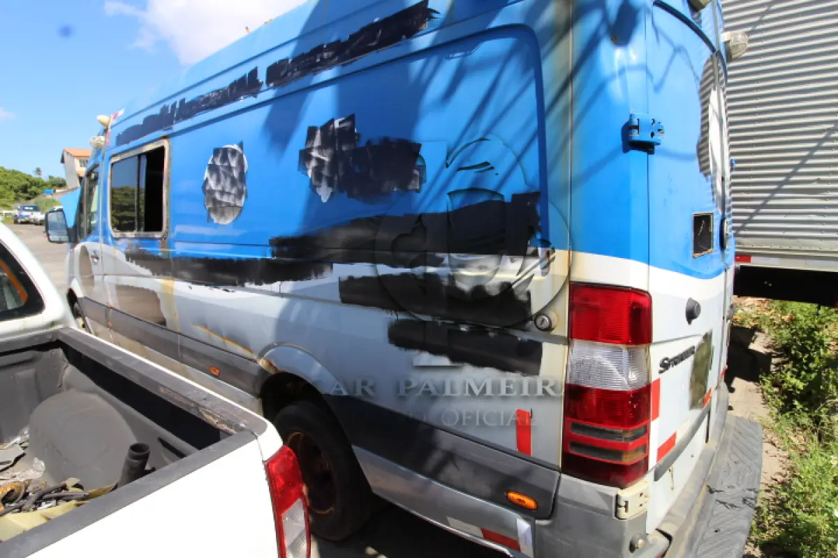 LOTE 128 - VEÍCULO; MARCA/MODELO: I/M.BENZ 515CDISPRINTERF FAB/MOD: 2014/2014 PLACA: OZU3081 CHASSI: 8AC906655EE096419