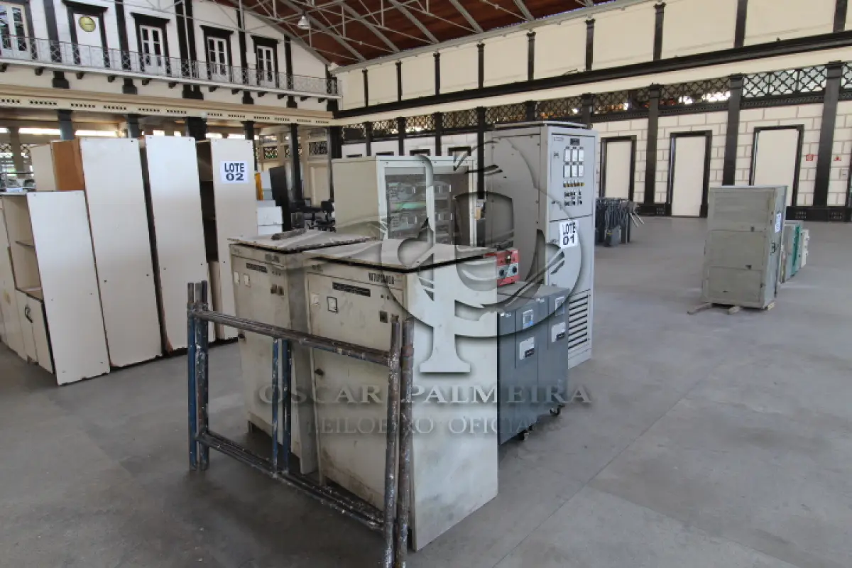 LOTE 001 - DIVERSOS MATERIAIS ELÉTRICOS COMPOSTO DE:  CARREGADORES DE BATERIA, RETIFICADORES, SISTEMA ESTABILIZADOR