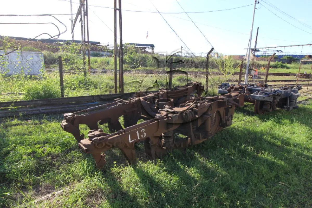 LOTE 013 - DIVERSOS MATERIAIS DE FERRO COMPOSTO DE: TRUQUES FERROVIÁRIOS