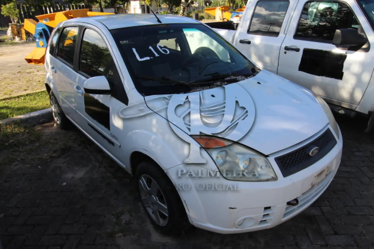 LOTE 016 - VEÍCULO: MARCA/MODELO: FORD/FIESTA 1.6 FLEX; FAB/MOD: 2009/2009; PLACA: JSL7908; CHASSI: 9BFZF55P798422313