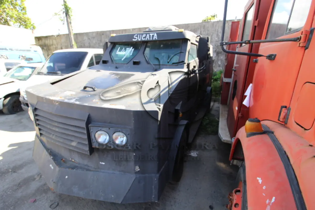 LOTE 047 - SUCATA DE VEÍCULOS:    CARROCERIA DE CAMINHÃO 1519, CHASSI 34501312364353 (SEM CERTIDÃO) (MOTOR 34591510030810)    CAMINHÃO 709, CHASSI 9BM688101LB868675 (MOTOR SEM CONDIÇÃO DE UTILIZAÇÃO)