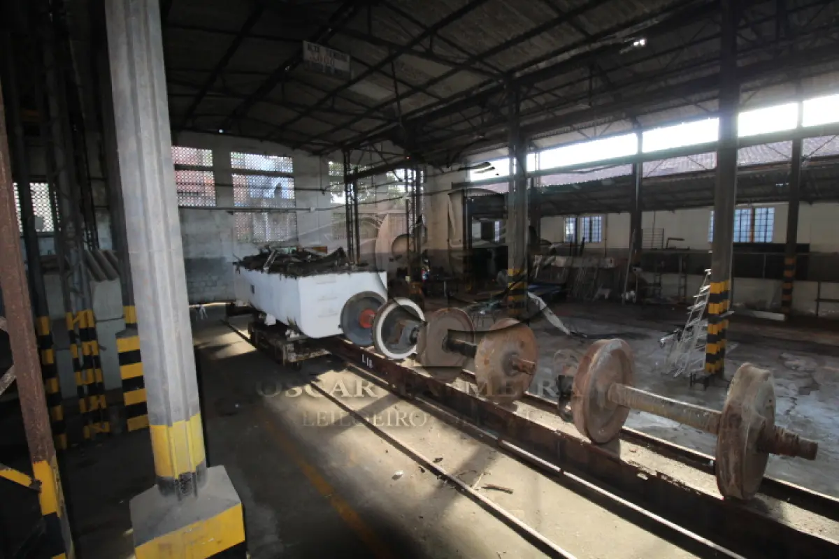 LOTE 018 - DIVERSOS MATERIAIS DE FERRO COMPOSTO DE:   PRANCHA FERROVIARIA, RODEIROS, SUCATA DIVERSAS DE FERRO