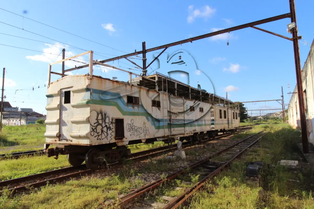 LOTE 005 - DIVERSOS MATERIAIS DE FERRO COMPOSTO DE:  02 VAGÕES DE TREM PARA MANUTENÇÃO
