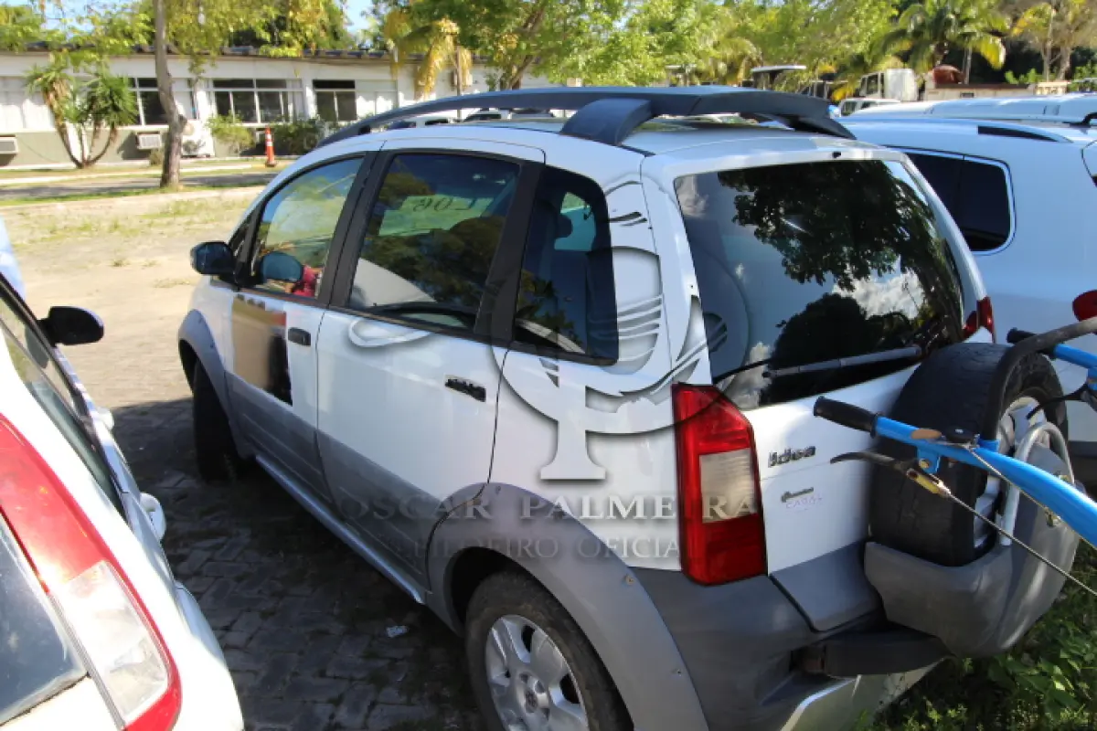 LOTE 006 - VEÍCULO: MARCA/MODELO: FIAT/IDEA ADVENTURE FLEX; FAB/MOD: 2008/2009; PLACA: JRU8961; CHASSI: 9BD13531692111605