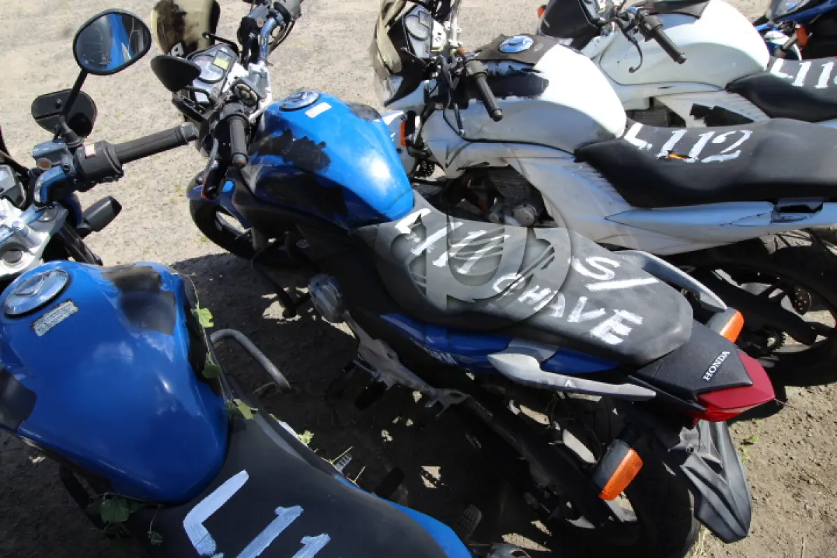 LOTE 111 - VEÍCULO; MARCA/MODELO: HONDA/CB 300R FAB/MOD: 2012/2012 PLACA: OLC3554 CHASSI: 9C2NC4310CR074177