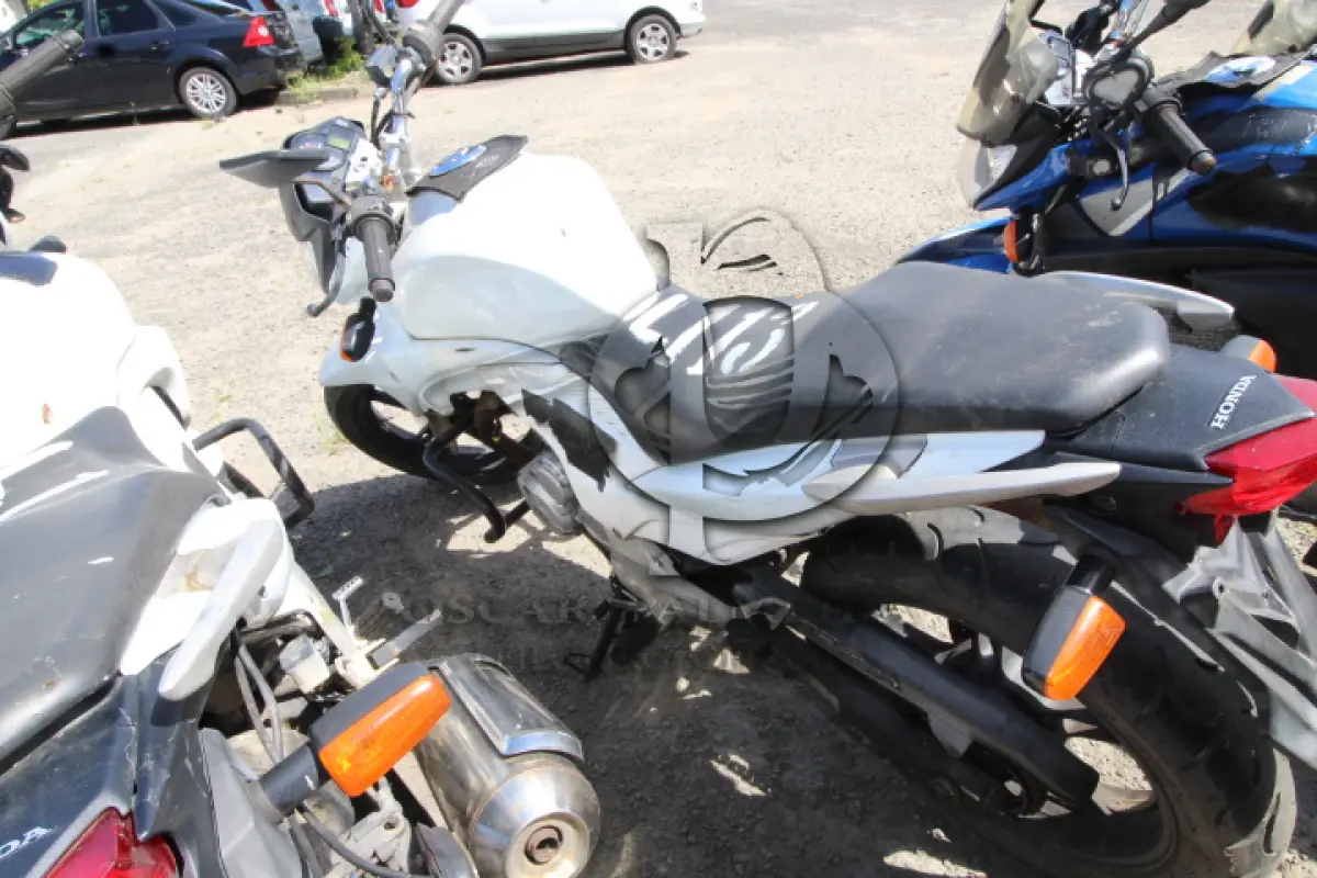 LOTE 113 - VEÍCULO; MARCA/MODELO: HONDA/CB 300R FAB/MOD: 2012/2012 PLACA: OLC4566 CHASSI: 9C2NC4310CR070378