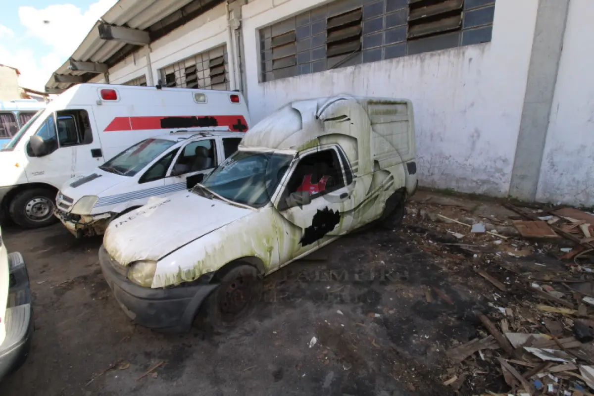 LOTE 032 - SUCATA DE VEÍCULOS:    RANGER XL CD4 22, CHASSI 8AFAR23J0DJ127852,     COURIER L 1.6 FLEX, CHASSI  9BFZC52P3CB920192