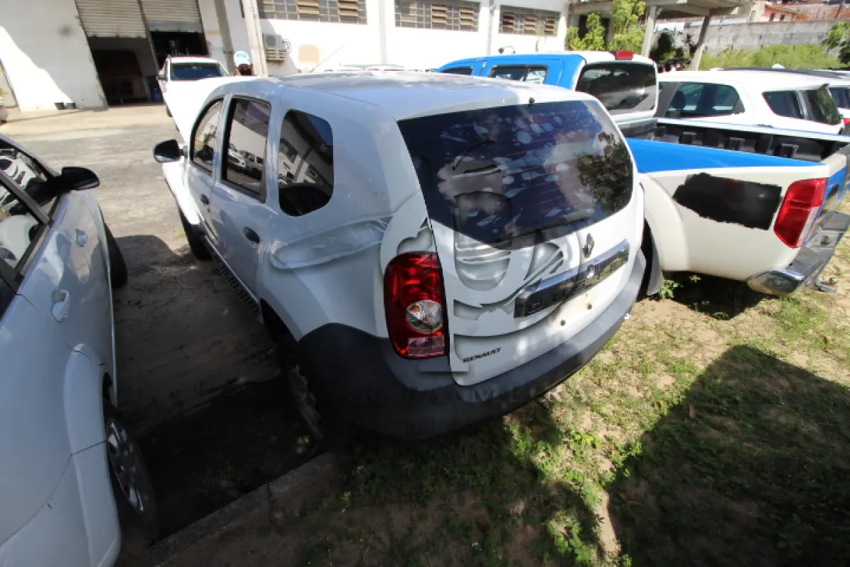 LOTE 064 - VEÍCULO; MARCA/MODELO: RENAULT/DUSTER 16 4X2 (REGRAVAR MOTOR) FAB/MOD: 2014/2015 PLACA: OZL4165 CHASSI: 93YHSR5P5FJ435141