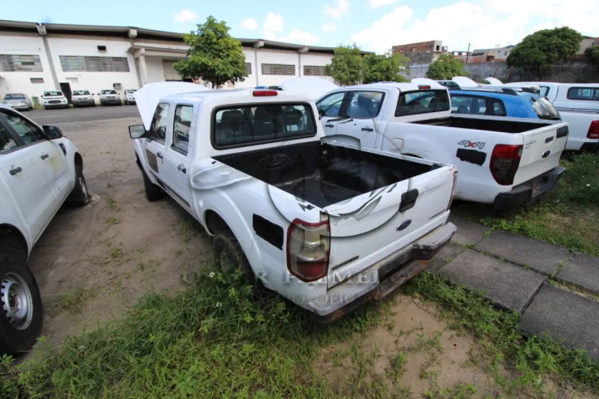 LOTE 118 - VEÍCULO; MARCA/MODELO: I/FORD RANGER XLS 12P FAB/MOD: 2011/2012 PLACA: NZI2098 CHASSI: 8AFER12P0CJ473108