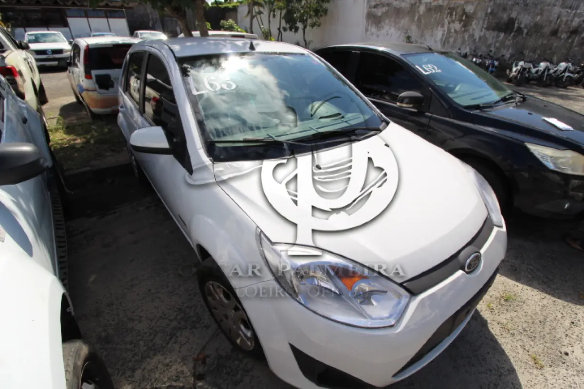 LOTE 063 - VEÍCULO; MARCA/MODELO: FORD/FIESTA 1.6 FLEX FAB/MOD: 2011/2012 PLACA: NZM3838 CHASSI: 9BFZF55P5C8272581