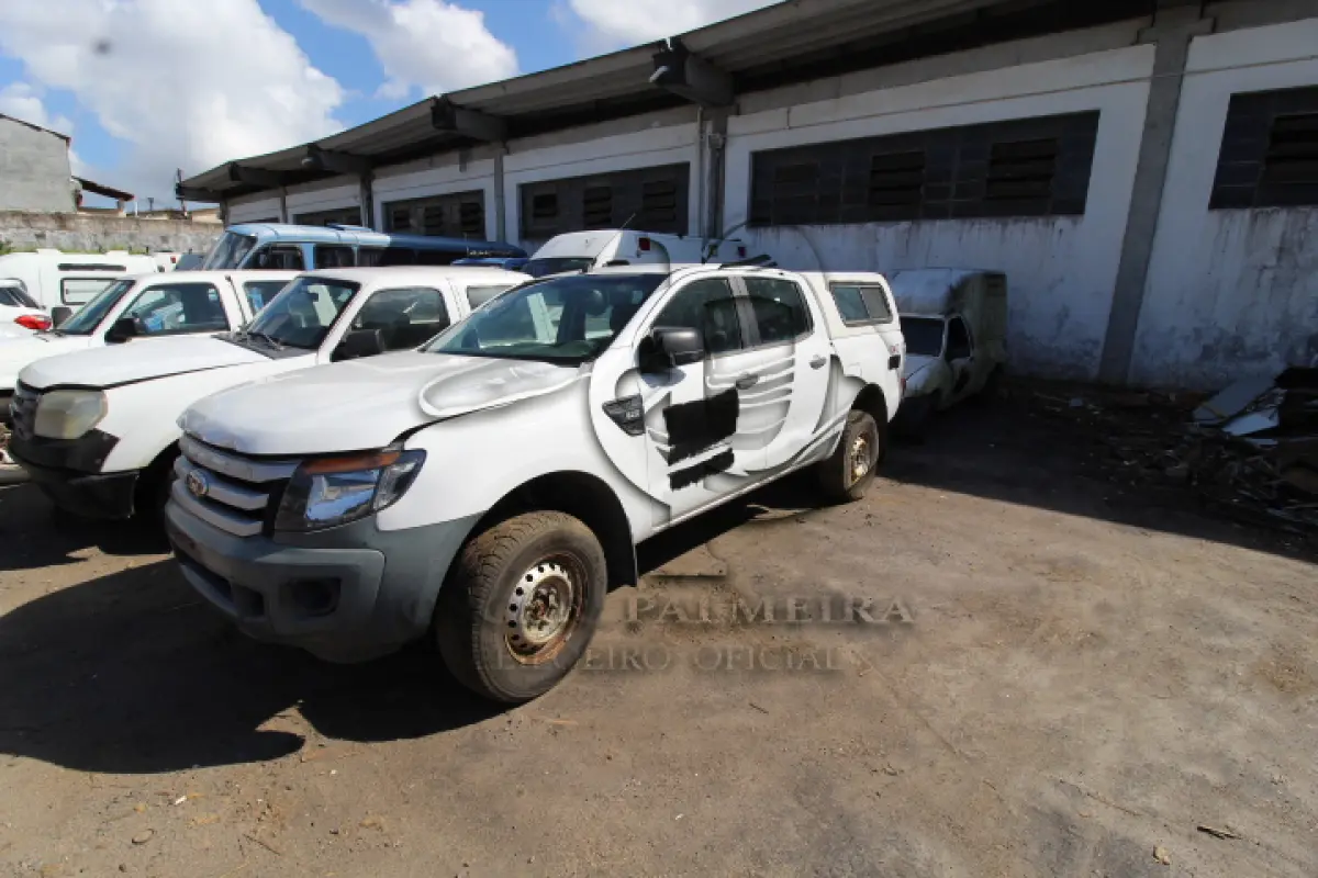 LOTE 032 - SUCATA DE VEÍCULOS:    RANGER XL CD4 22, CHASSI 8AFAR23J0DJ127852,     COURIER L 1.6 FLEX, CHASSI  9BFZC52P3CB920192