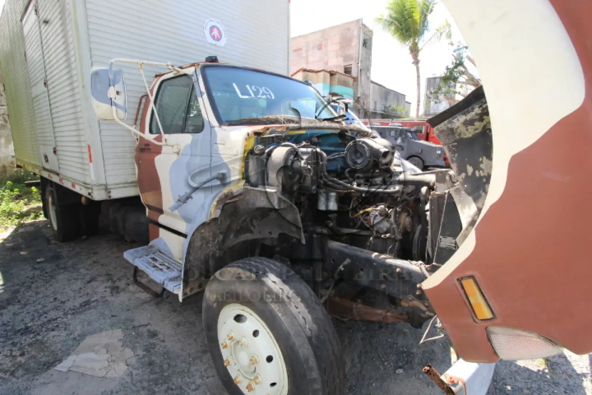LOTE 129 - VEÍCULO; MARCA/MODELO: FORD/F12000 L FAB/MOD: 1996/1996 PLACA: JKZ2958 CHASSI: 9BFX2SLZ1TDB07854
