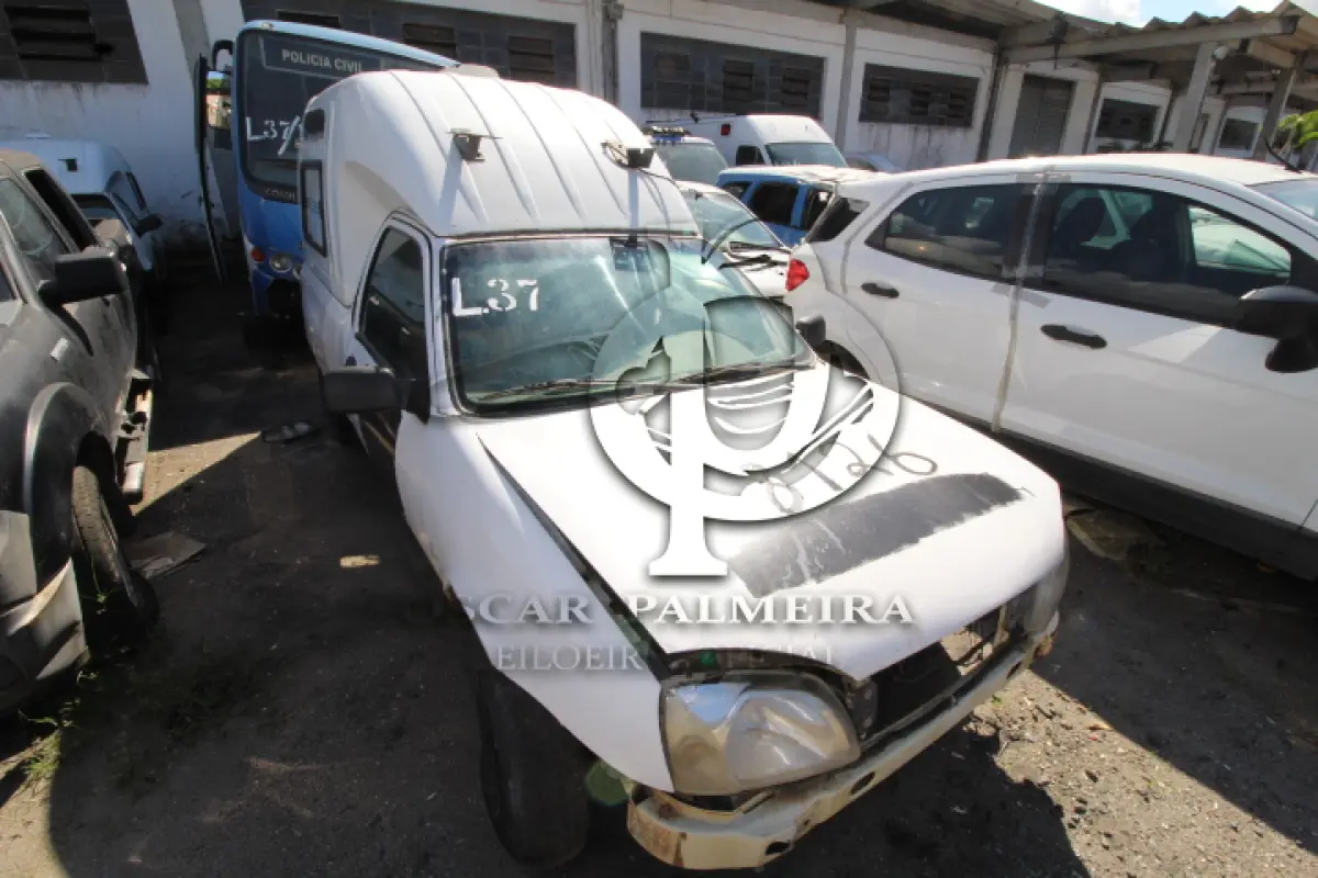 LOTE 037 - SUCATA DE VEÍCULOS:    COMIL BELLO O, CHASSI 9BWCD52R55R502246 (MOTOR SEM CONDIÇÃO DE UTILIZAÇÃO)    COURIER RONTAN, CHASSI  9BFZC52P1BB898126