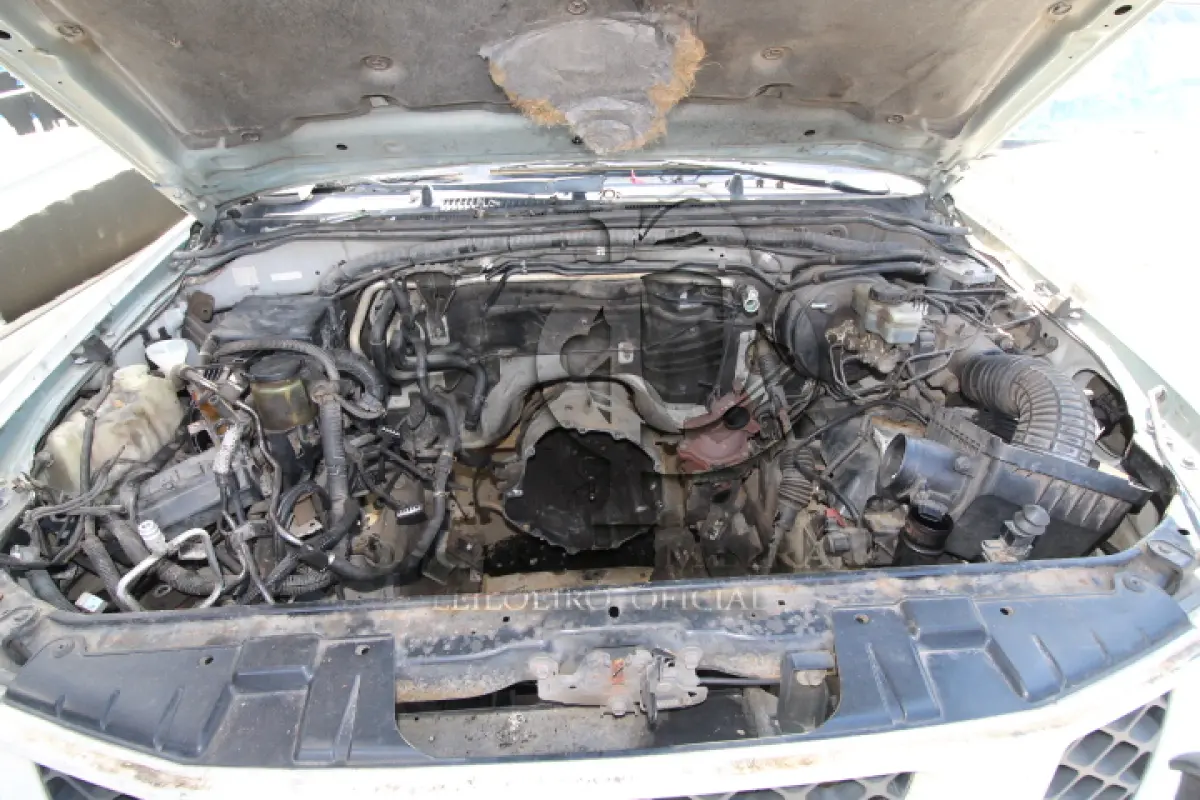 LOTE 127 - VEÍCULO; MARCA/MODELO: NISSAN/FRONTIER XE 25 X4 (SEM MOTOR) FAB/MOD: 2009/2009 PLACA: JFQ5215 CHASSI: 94DVCUD409J235347