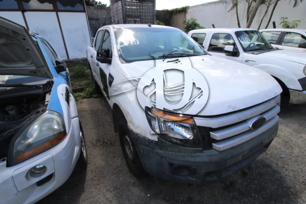 LOTE 119 - VEÍCULO; MARCA/MODELO: I/FORD RANGER XL CD4 22 FAB/MOD: 2012/2013 PLACA: OKS2896 CHASSI: 8AFAR23J5DJ064683