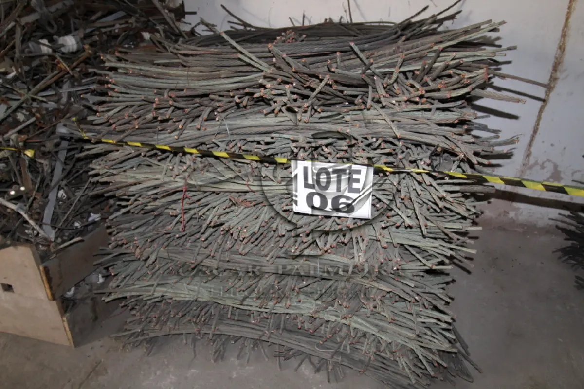 LOTE 006 - DIVERSOS MATERIAIS DE COBRE COMPOSTO DE: CABOS MENSAGEIROS, FIOS DE COBRE, FIOS DE CONTATO