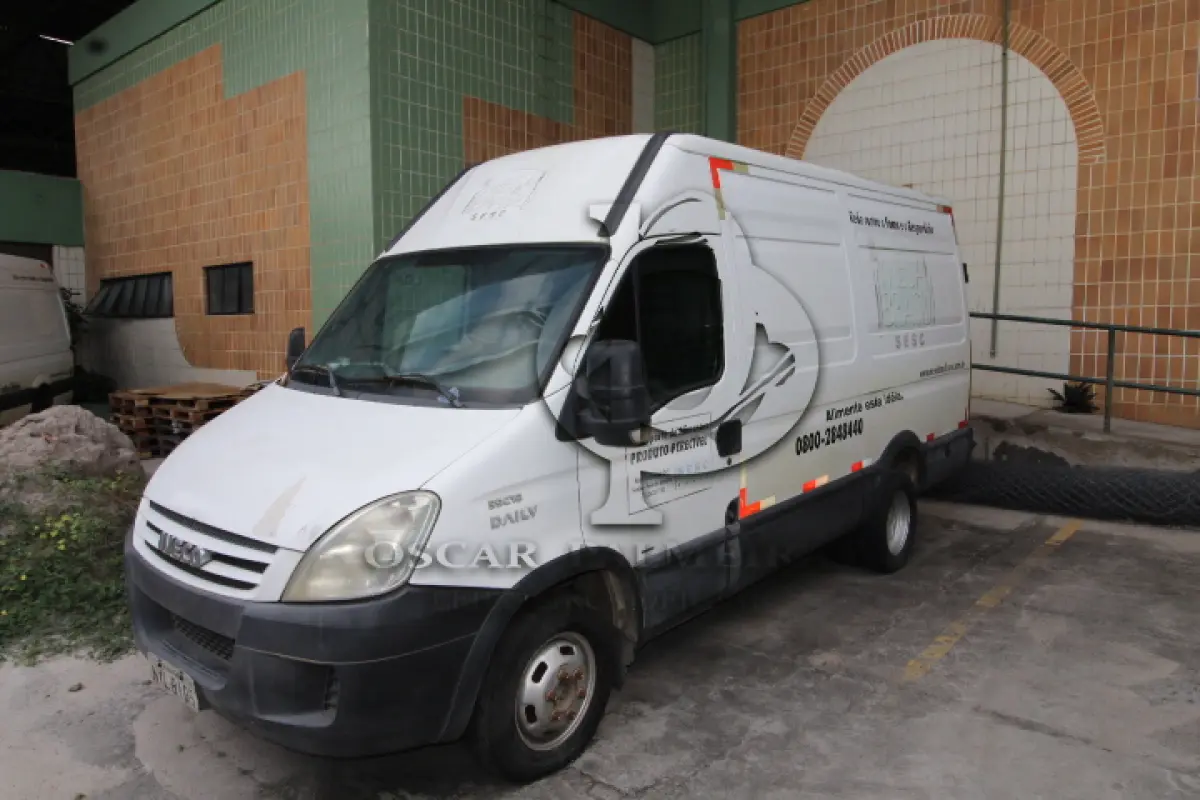 LOTE 004 - VEÍCULO - IVECO DAILY55C16 GRANFUR, ANO/MODELO 2010/2011.