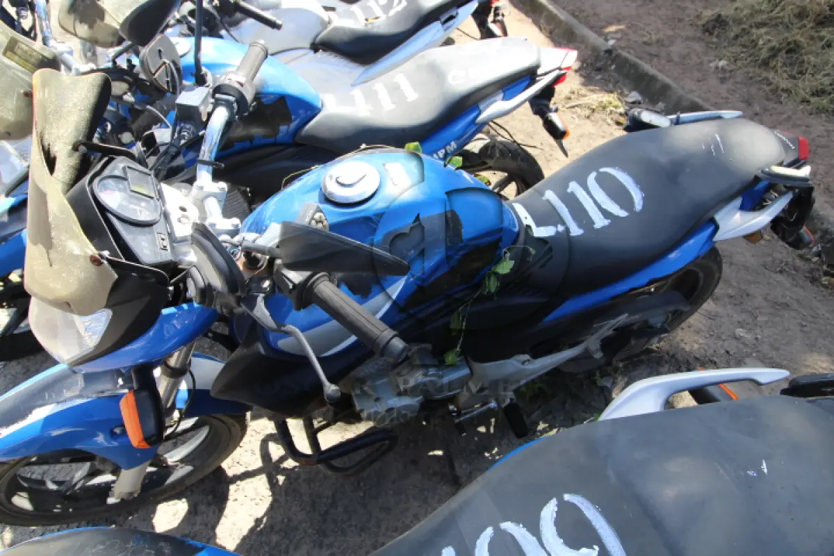 LOTE 110 - VEÍCULO; MARCA/MODELO: HONDA/CB 300R FAB/MOD: 2012/2012 PLACA: OLB7660 CHASSI: 9C2NC4310CR074073