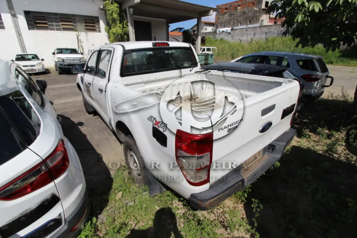 LOTE 073 - VEÍCULO; MARCA/MODELO: I/FORD RANGER XL CD4 22 FAB/MOD: 2012/2013 PLACA: OKX1106 CHASSI: 8AFAR23J6DJ068497