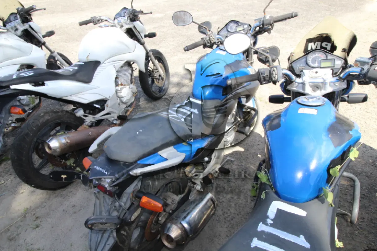 LOTE 109 - VEÍCULO; MARCA/MODELO: HONDA/CB 300R FAB/MOD: 2012/2012 PLACA: OLB0084 CHASSI: 9C2NC4310CR074150