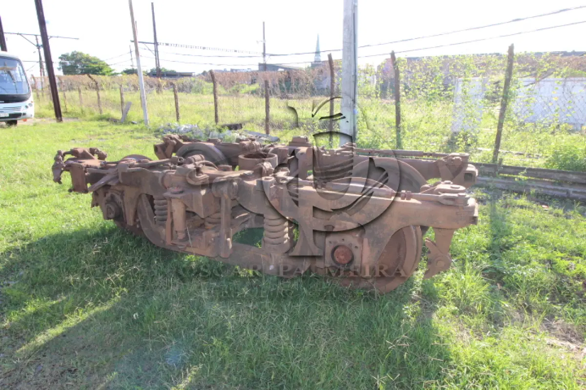 LOTE 013 - DIVERSOS MATERIAIS DE FERRO COMPOSTO DE: TRUQUES FERROVIÁRIOS