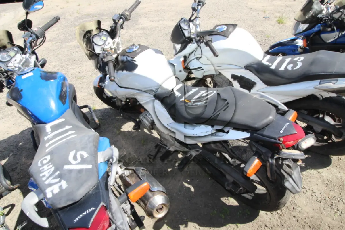 LOTE 112 - VEÍCULO; MARCA/MODELO: HONDA/CB 300R FAB/MOD: 2012/2012 PLACA: OLC6540 CHASSI: 9C2NC4310CR070476