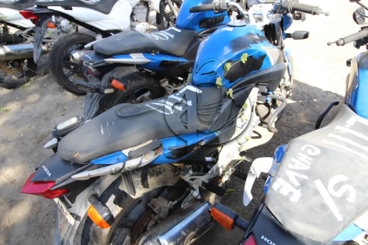 LOTE 110 - VEÍCULO; MARCA/MODELO: HONDA/CB 300R FAB/MOD: 2012/2012 PLACA: OLB7660 CHASSI: 9C2NC4310CR074073