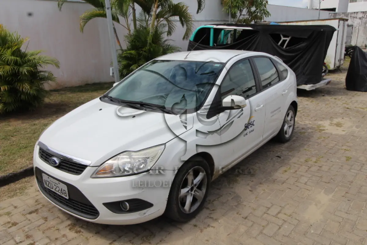 LOTE 010 - VEÍCULO - FORD FOCUS HC FLEX, ANO/MOD 2011/2012.