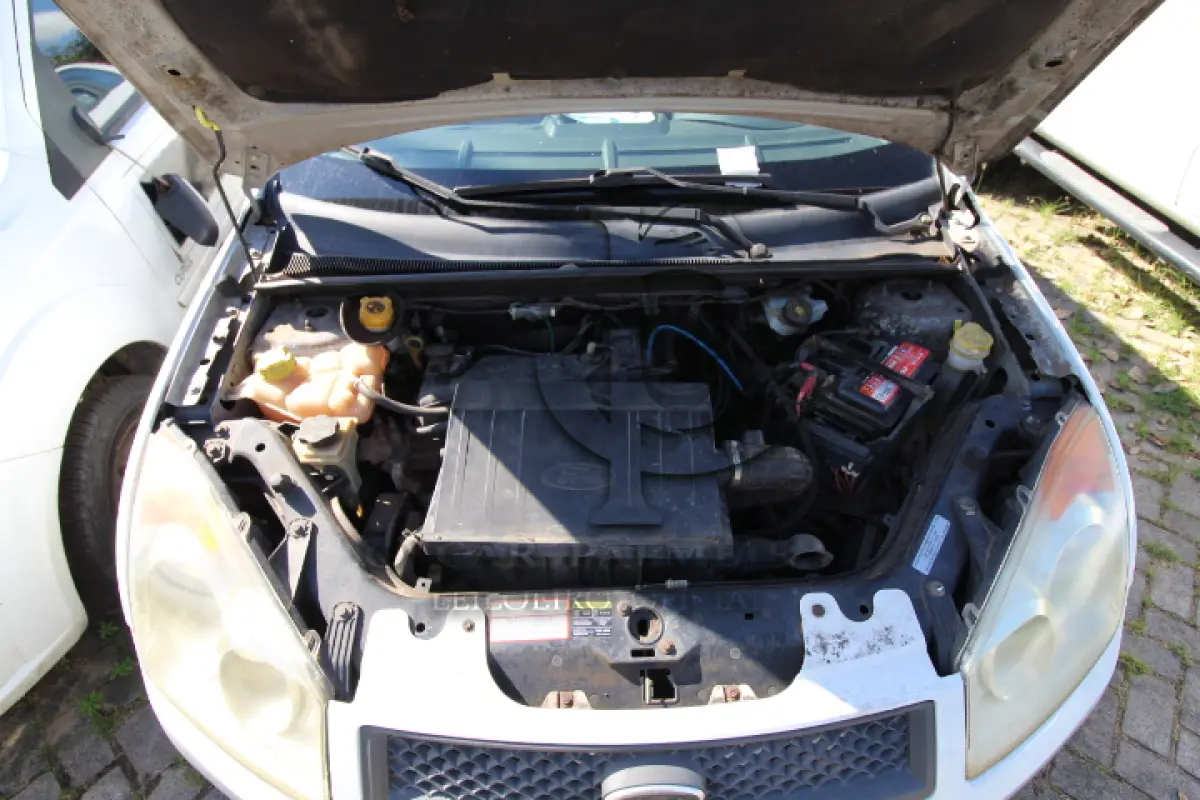 LOTE 010 - VEÍCULO: MARCA/MODELO: FORD/FIESTA 1.6 FLEX; FAB/MOD: 2009/2009; PLACA: JSL4685; CHASSI: 9BFZF55P098434254