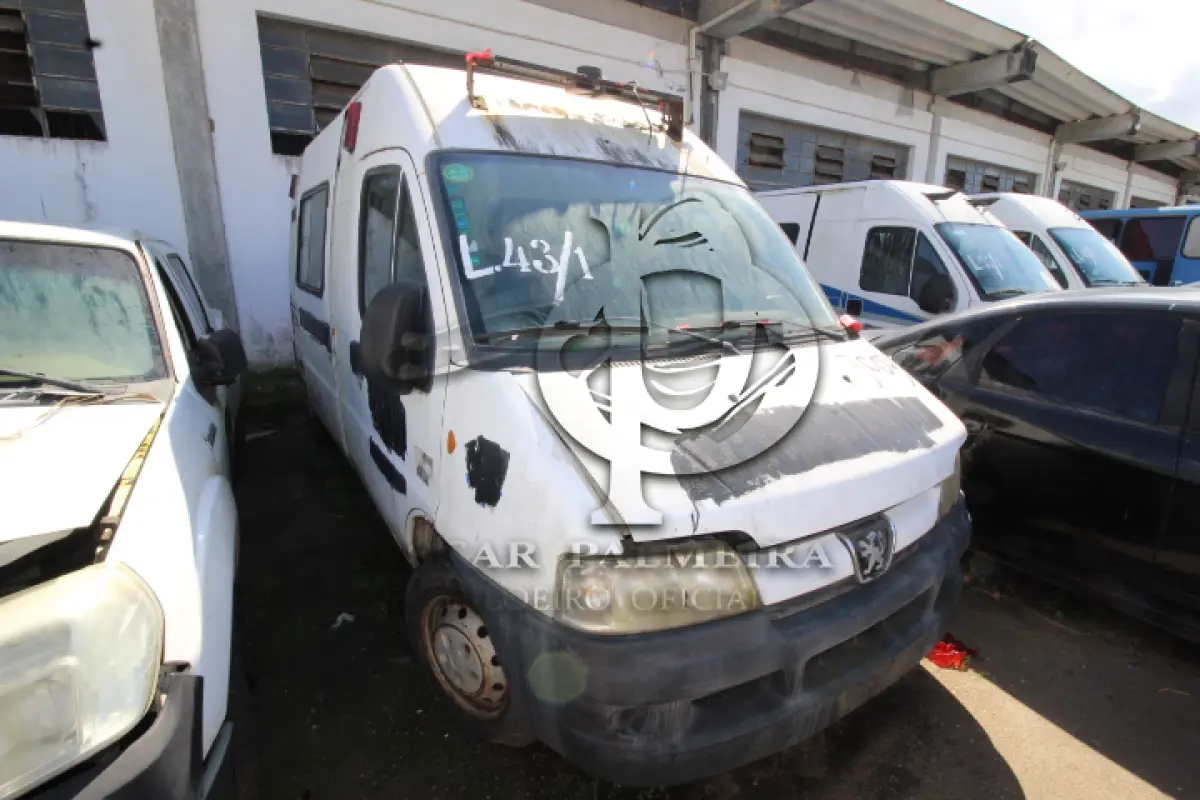 LOTE 043 - SUCATA DE VEÍCULOS:    GOL PATRULHEIRO 1.6, CHASSI 9BWCB05XX5P061874 (MOTOR SEM CONDIÇÃO DE UTILIZAÇÃO)    BOX ENGEVE AMB, CHASSI 936ZCPMNC92043003 (MOTOR SEM CONDIÇÃO DE UTILIZAÇÃO)