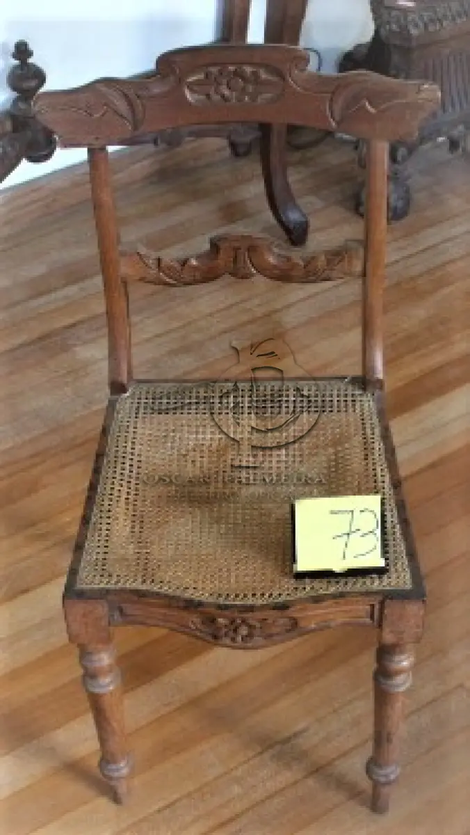 LOTE 073 - CADEIRA