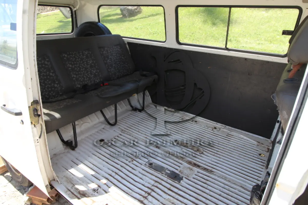 LOTE 012 - VEÍCULO - VW KOMBI, ANO/MOD 2013/2014.