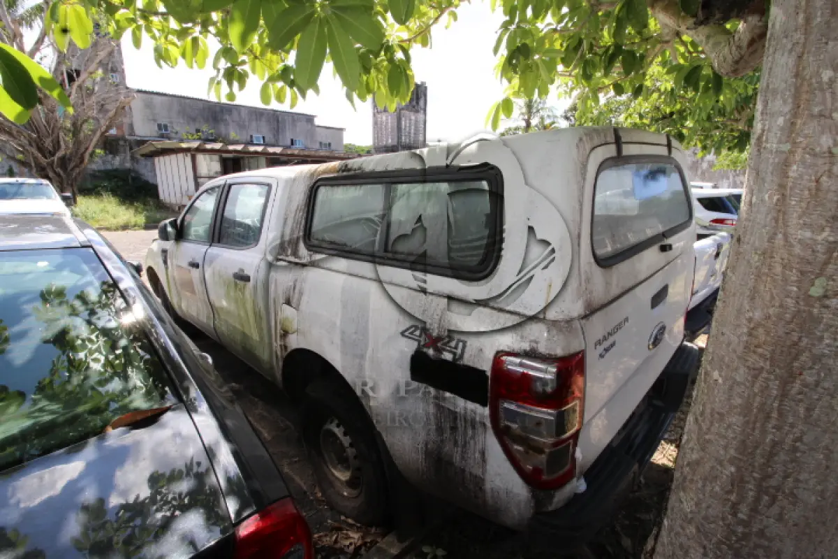 LOTE 054 - VEÍCULO; MARCA/MODELO: I/FORD RANGER XL CD4 22 FAB/MOD: 2012/2013 PLACA: OKS6548 CHASSI: 8AFAR23J4DJ064691